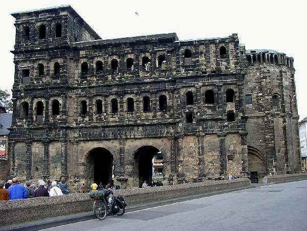 4. Graach - Wintersdorf: "Porta Nigra"