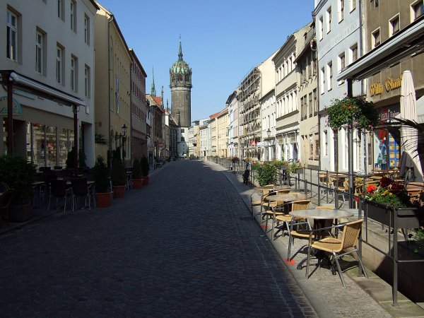 Kirche mit Thesen-Vergangenheit