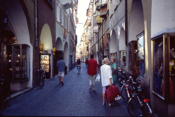 20. Valparola-Pass - Bozen; "Schickes Bozen"