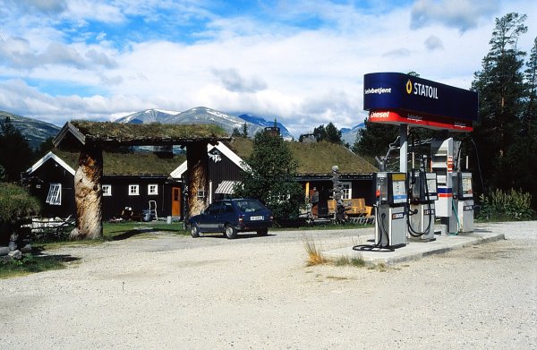 17. Atnbrua - Oppdal: "Nette Tankstelle"