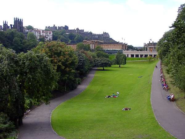 13. Bonchester Bridge - Edinburgh: "Schlosspark"